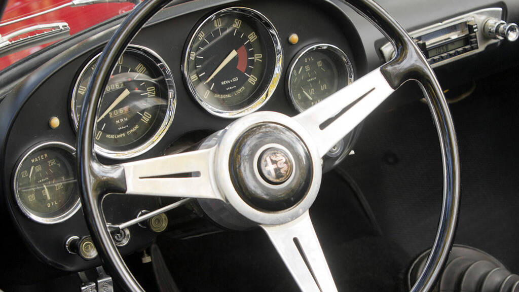 Das Cannocchiale hat Tradition. Hier sehen Sie die Instrumente eines Alfa Romeo 2000 Spider von 1958.