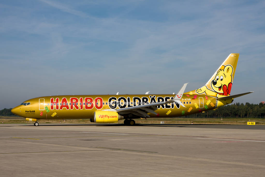 Ein Haribo-Flugzeug von TUIfly, das Günter Mayer im September 2014 am Airport Nürnberg aufgenommen hat.