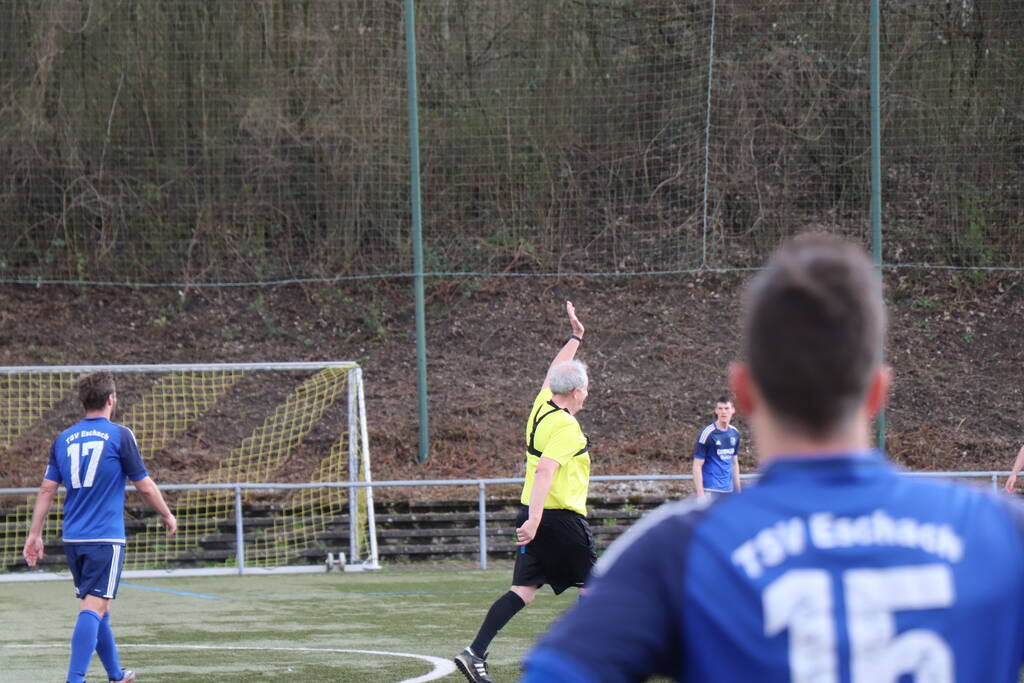 Schiedsrichter im Kreisliga-Alltag - schwaebische.de