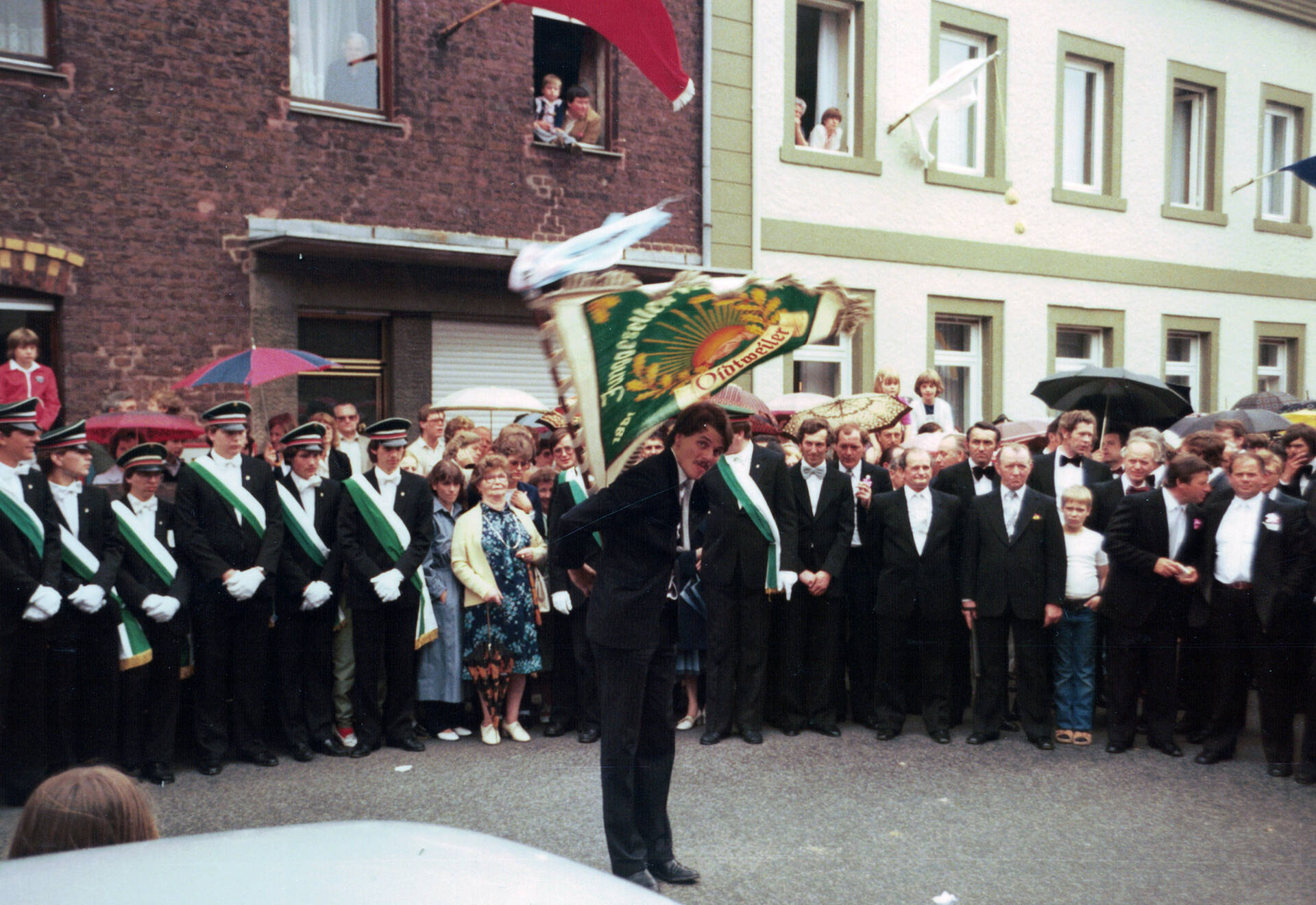 Fahnenschwenken für die Maipaare