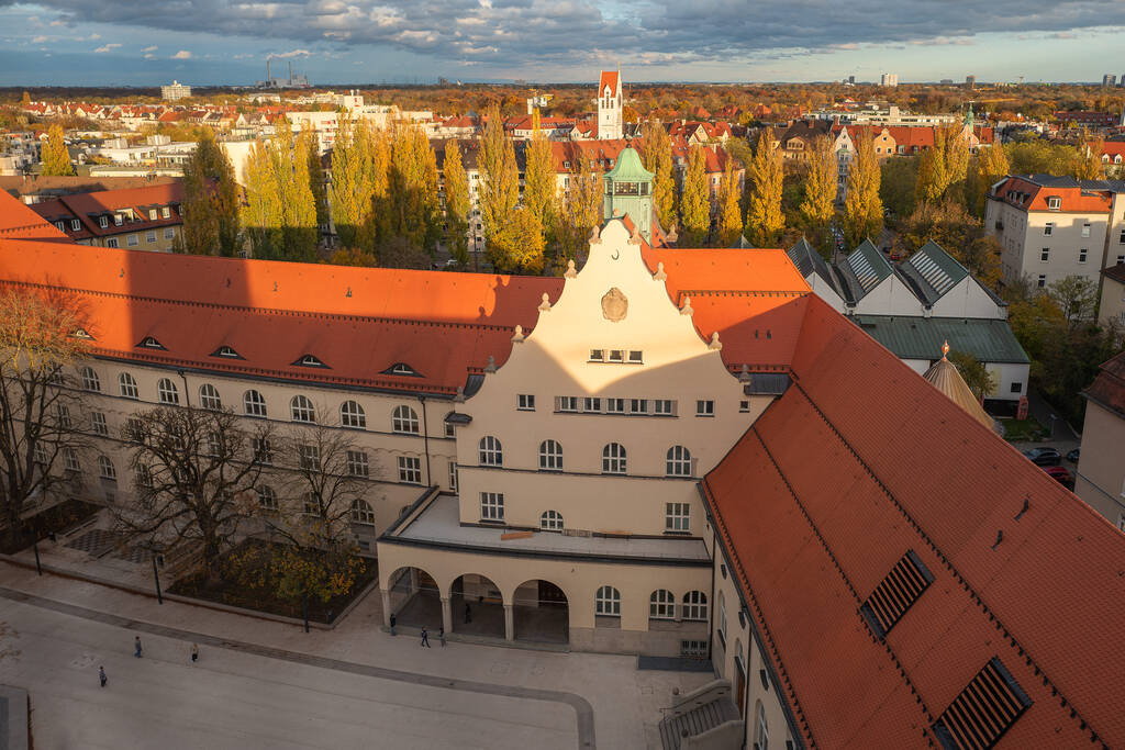 Das Maximiliansgymnasium in Schwabing - muenchen.de